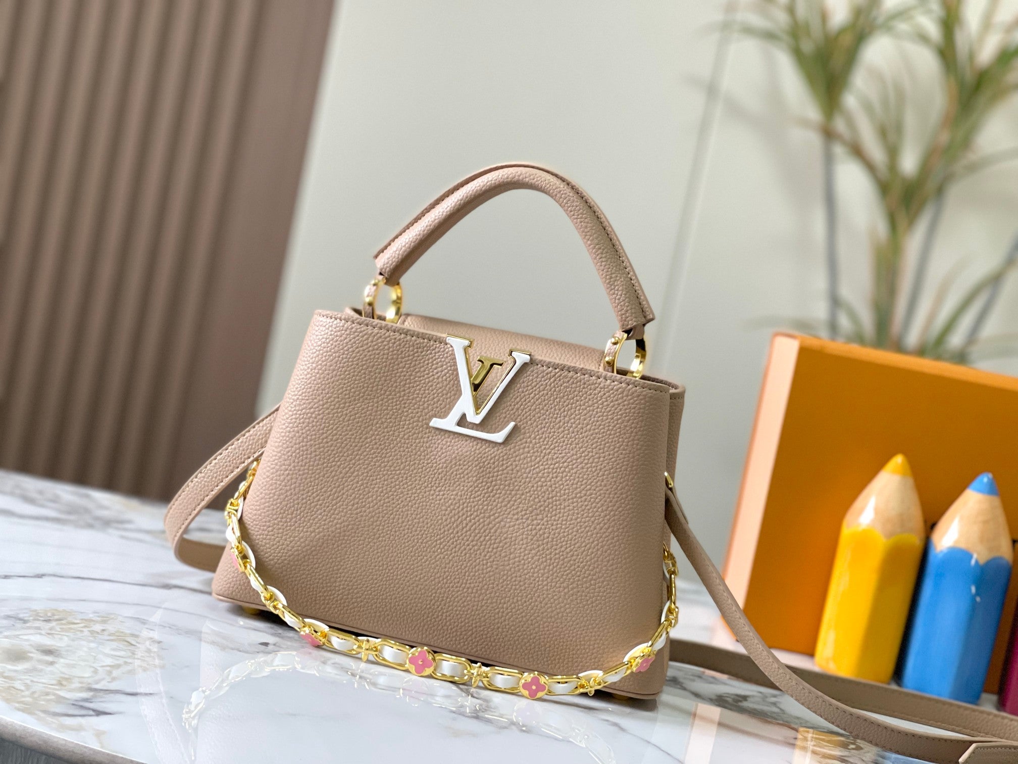 LOUIS VUITTON | Capucines