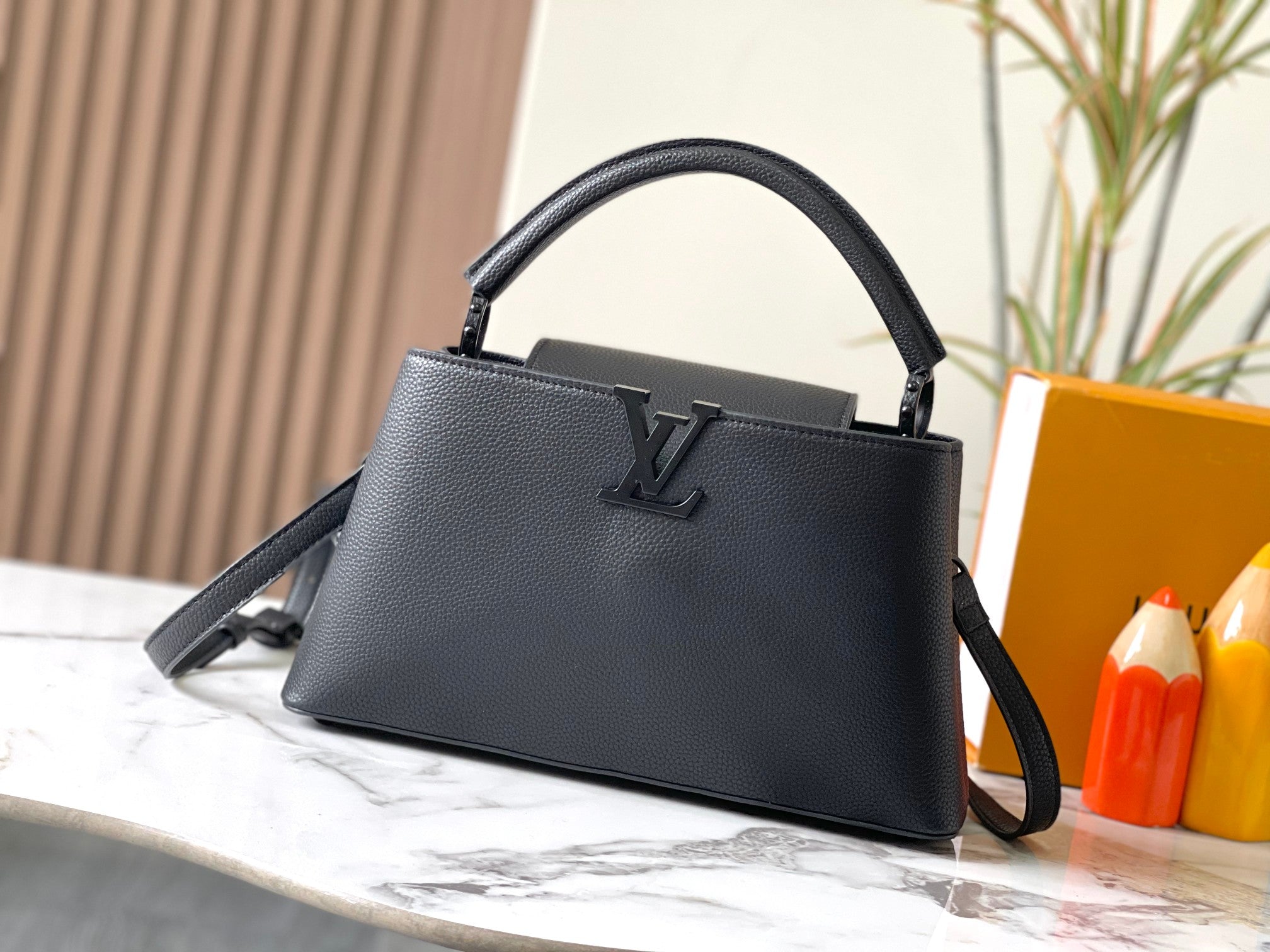 LOUIS VUITTON | Capucines mini