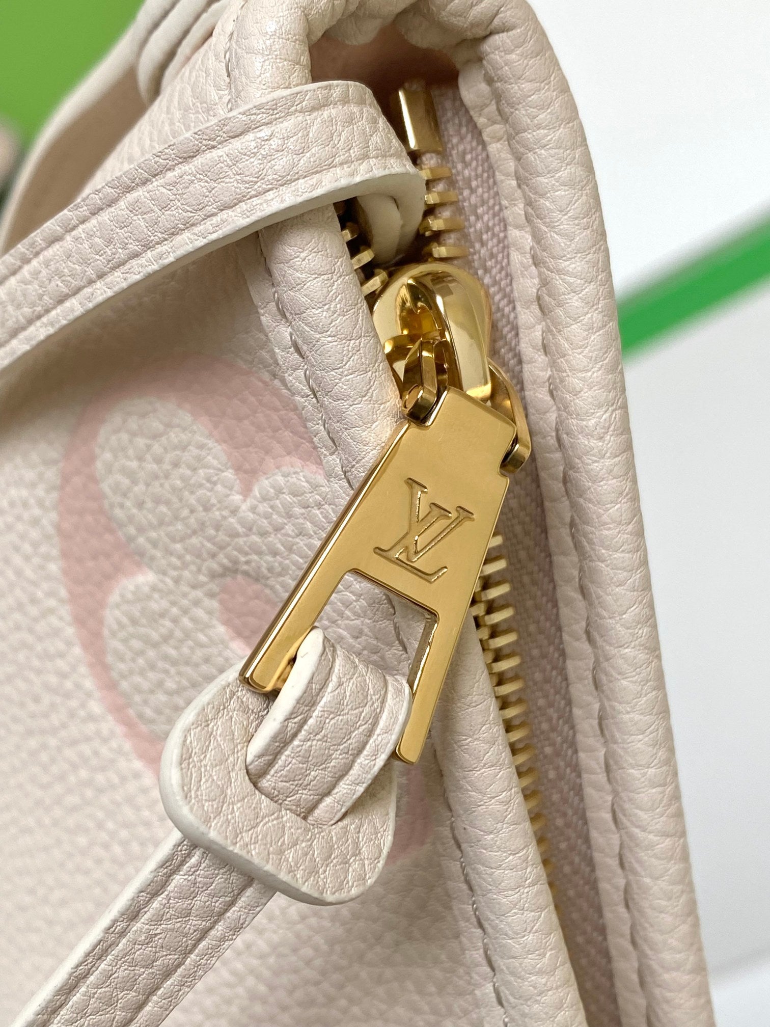 LOUIS VUITTON | Marshmallow PM