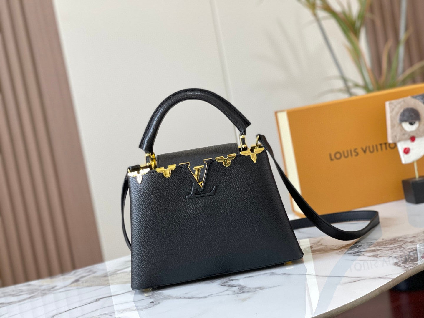 LOUIS VUITTON | Capucines Mini