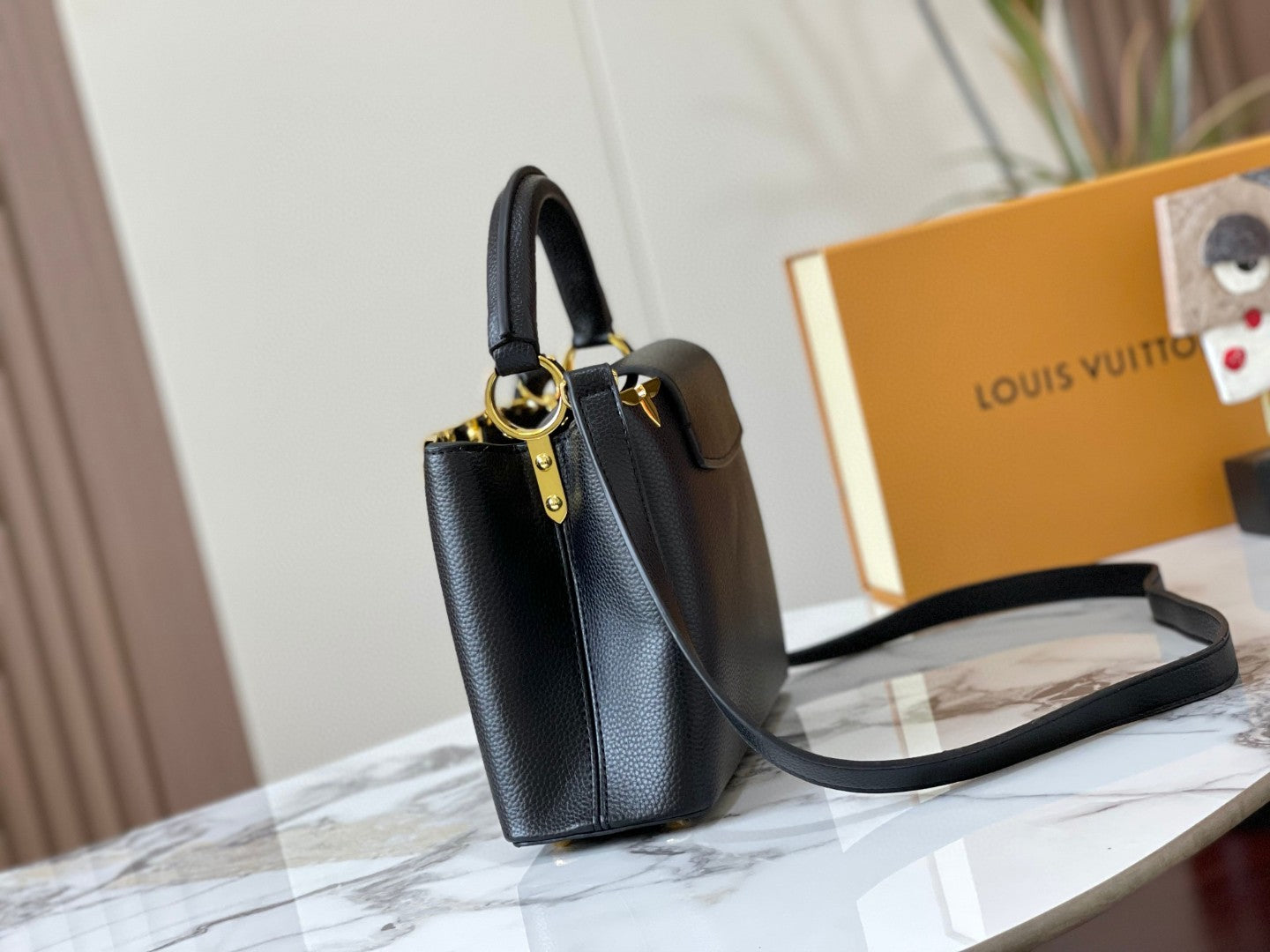 LOUIS VUITTON | Capucines Mini