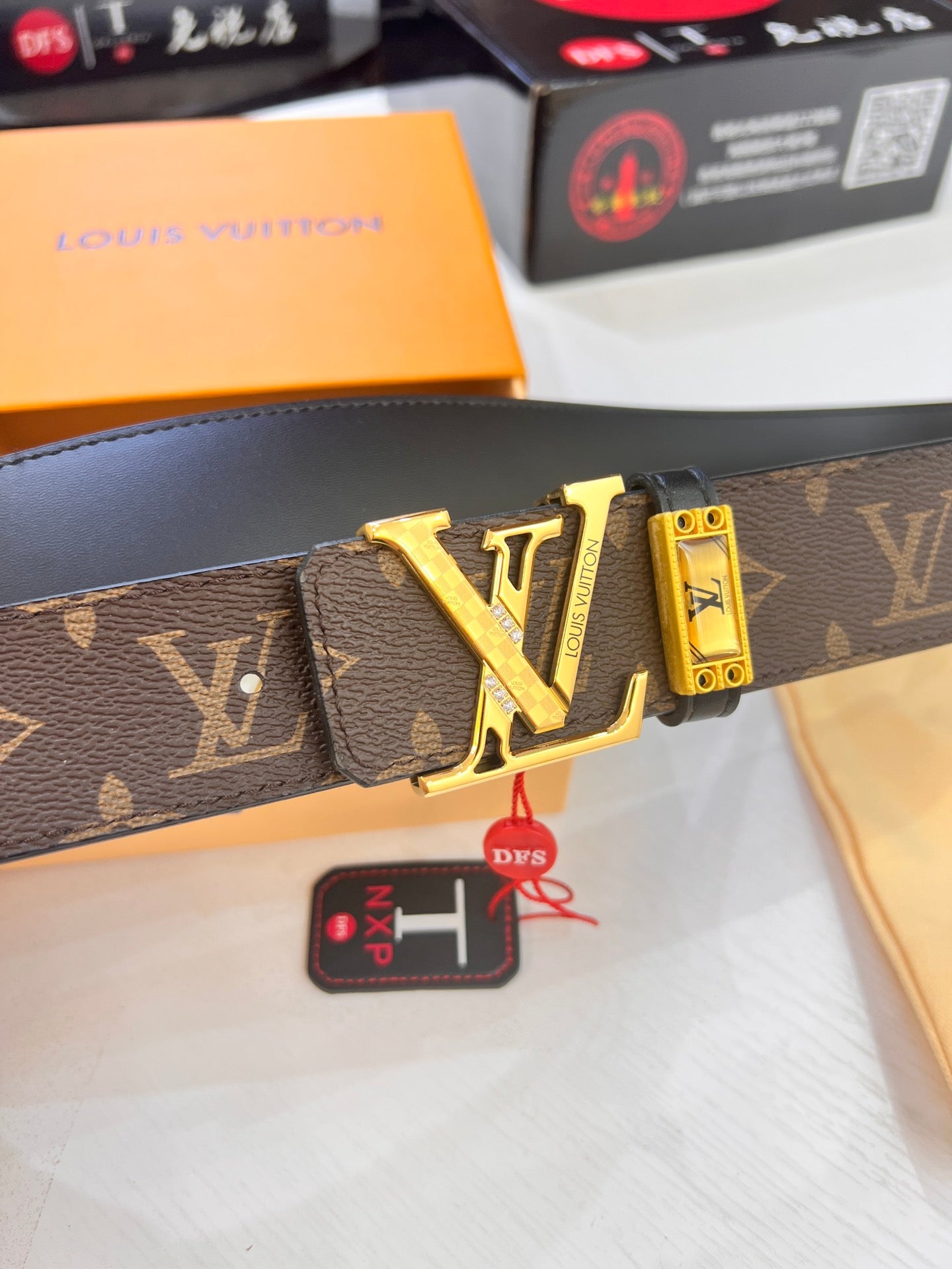 LOUIS VUITTON |