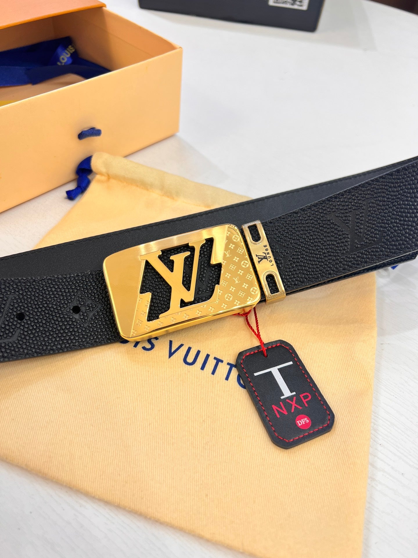 LOUIS VUITTON | Belt