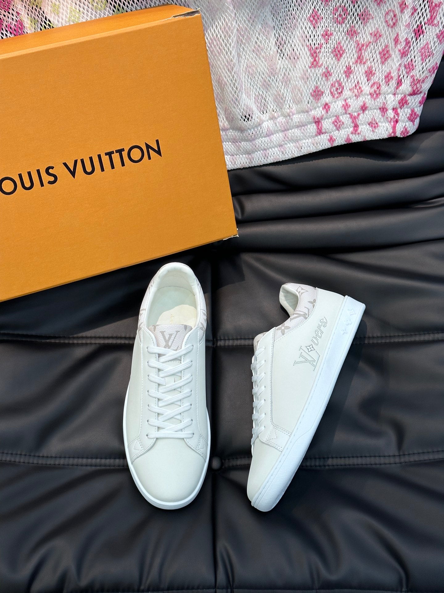 LOUIS VUITTON | SNEAKERS