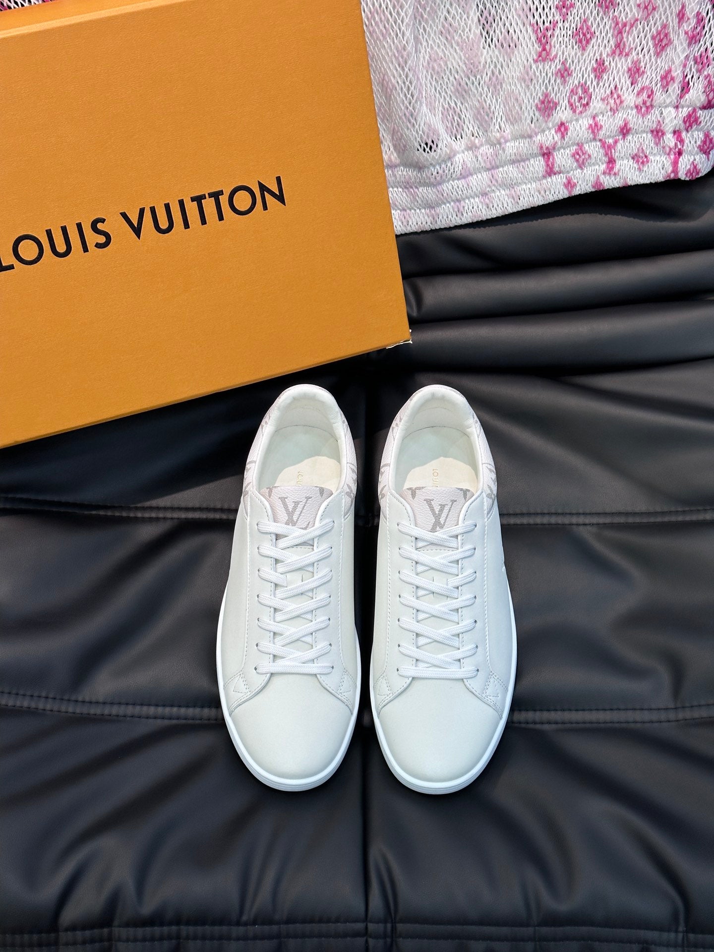 LOUIS VUITTON | SNEAKERS