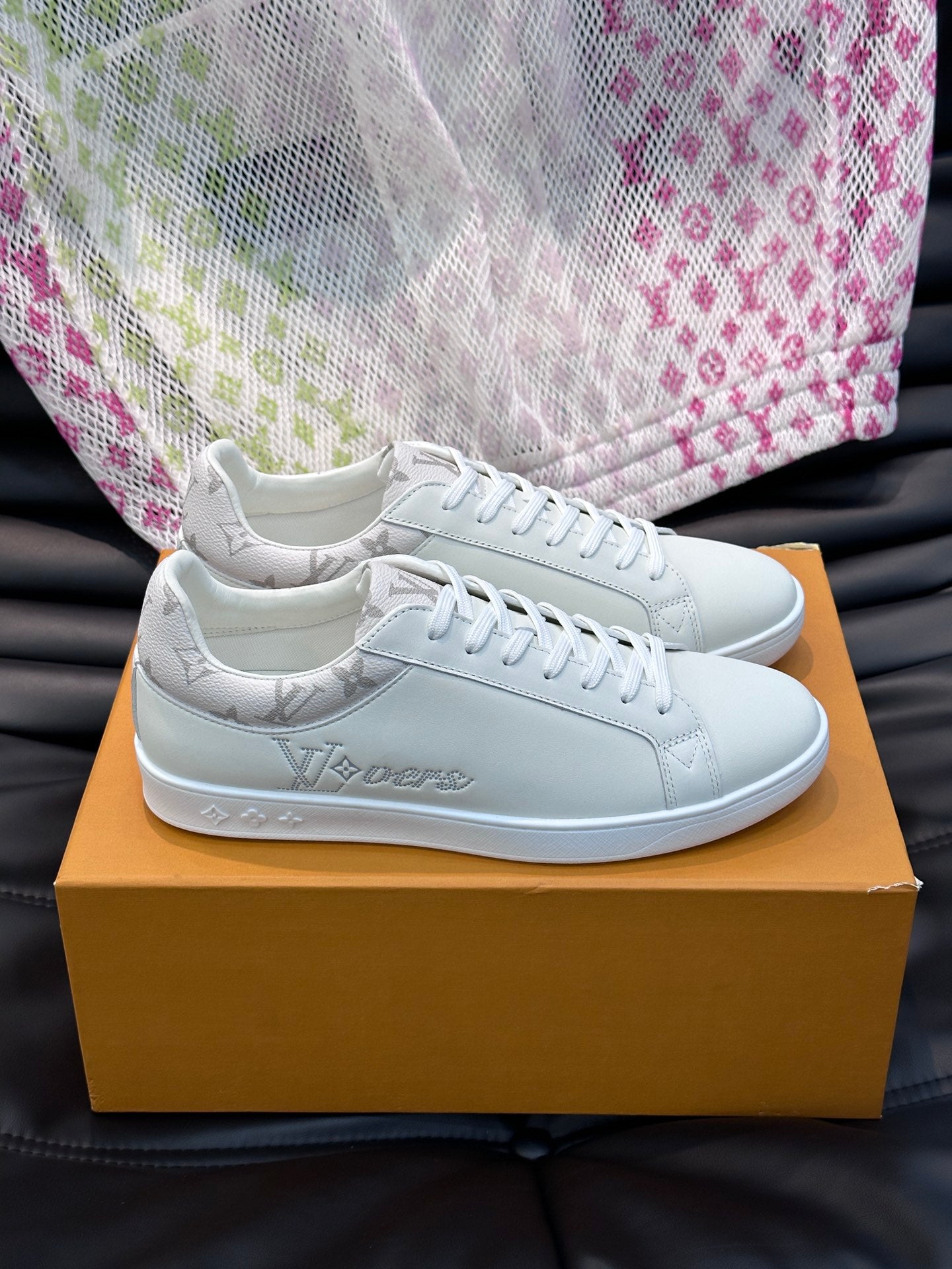 LOUIS VUITTON | SNEAKERS