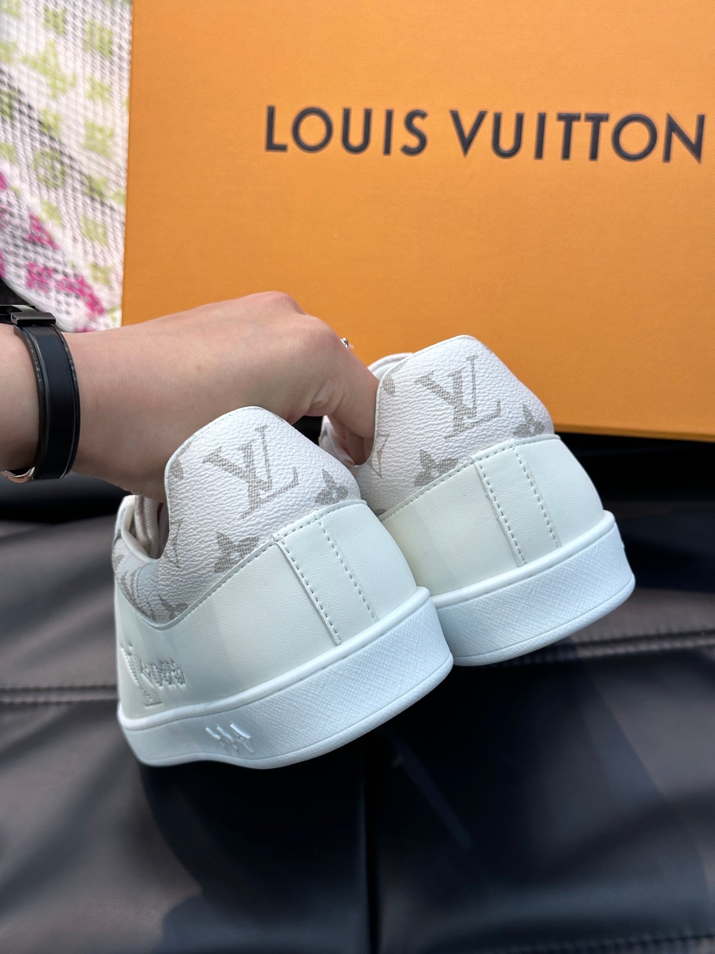 LOUIS VUITTON | SNEAKERS