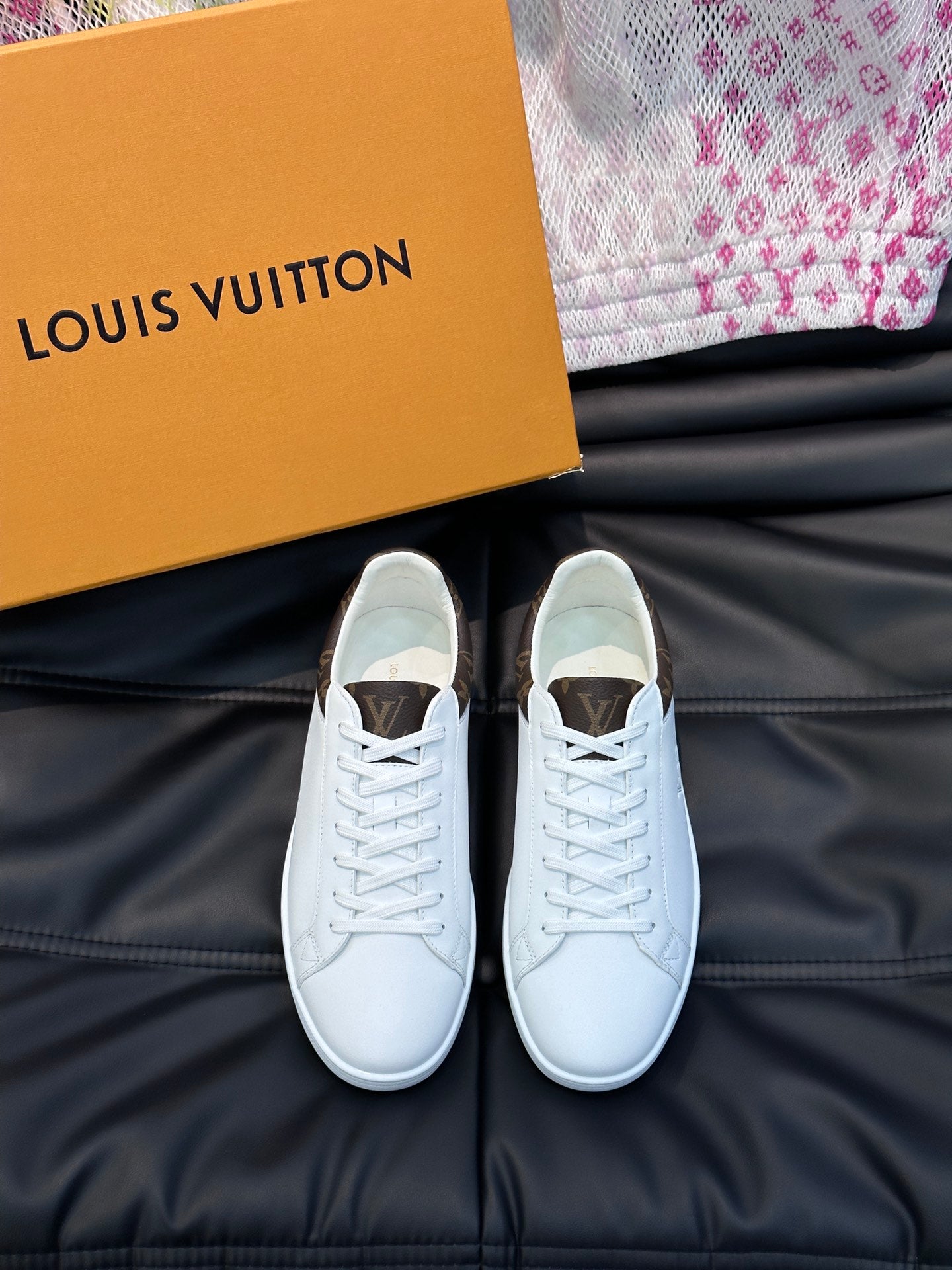 LOUIS VUITTON | SNEAKERS