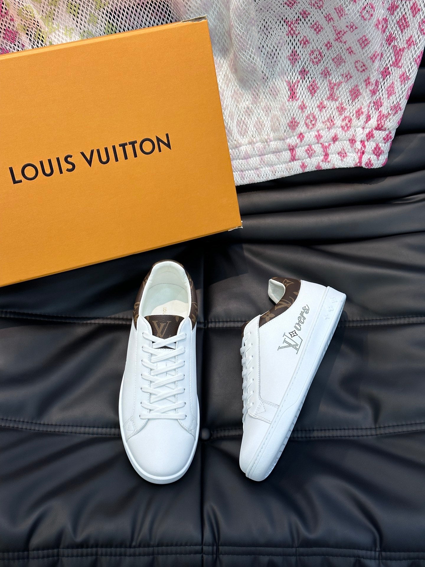 LOUIS VUITTON | SNEAKERS