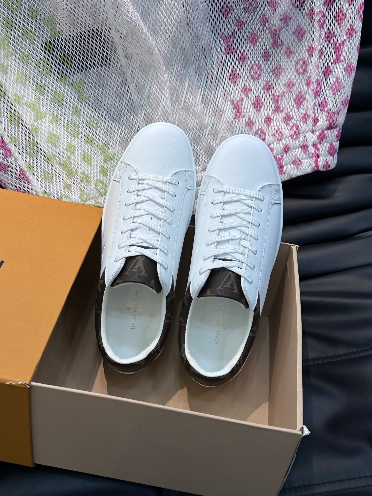 LOUIS VUITTON | SNEAKERS