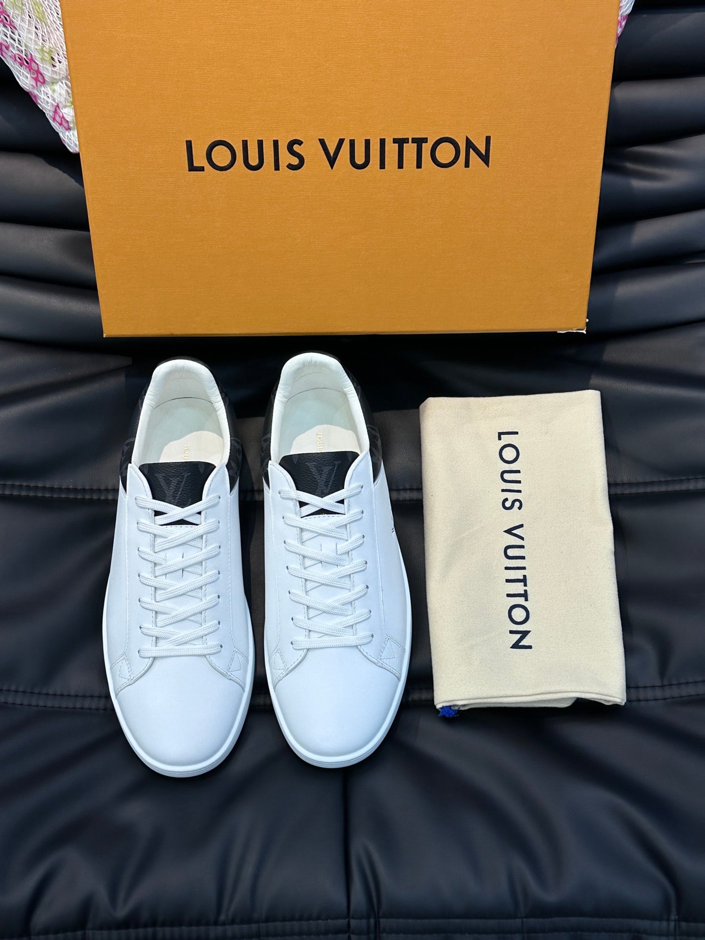 LOUIS VUITTON | SNEAKERS