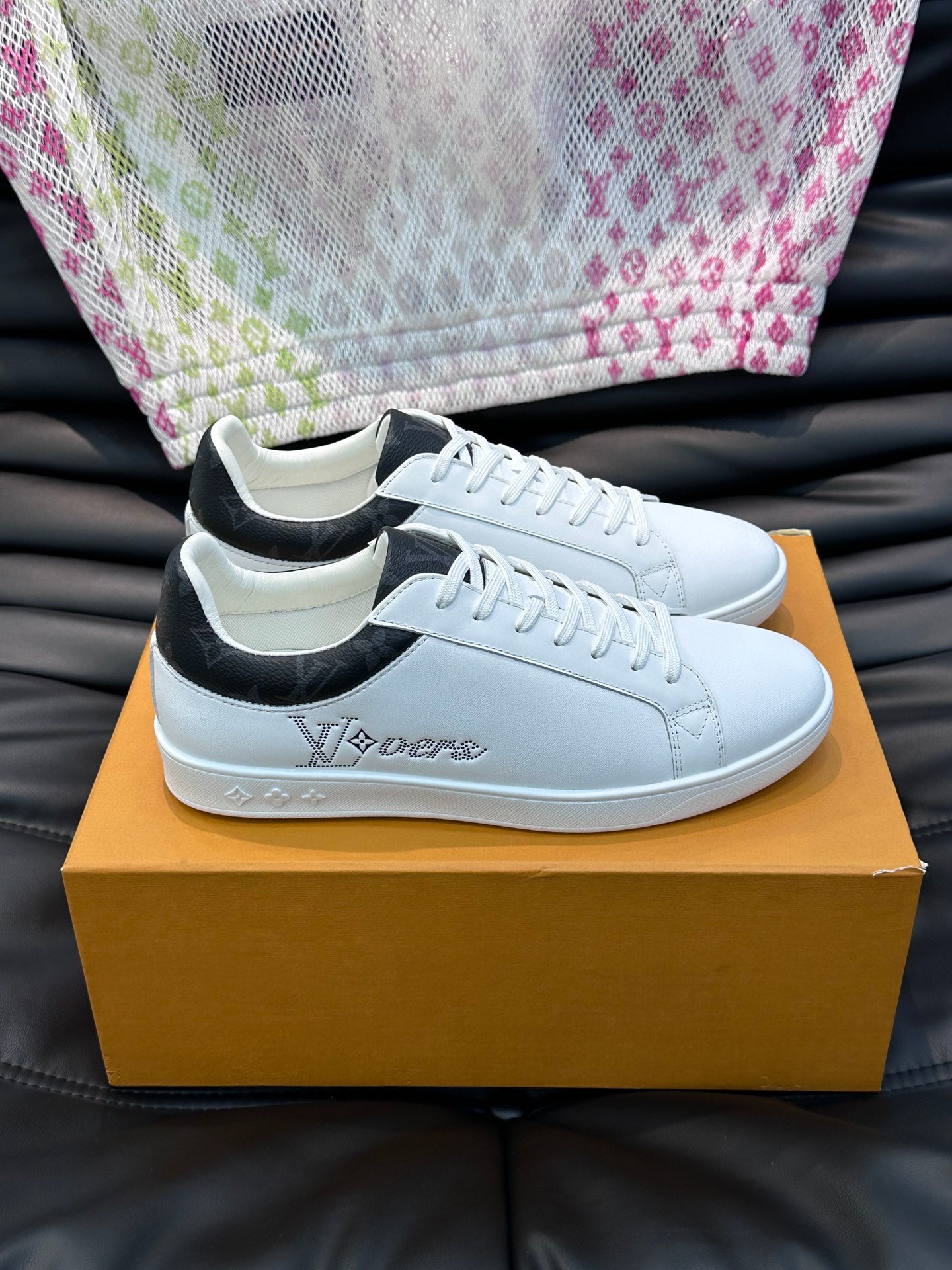 LOUIS VUITTON | SNEAKERS