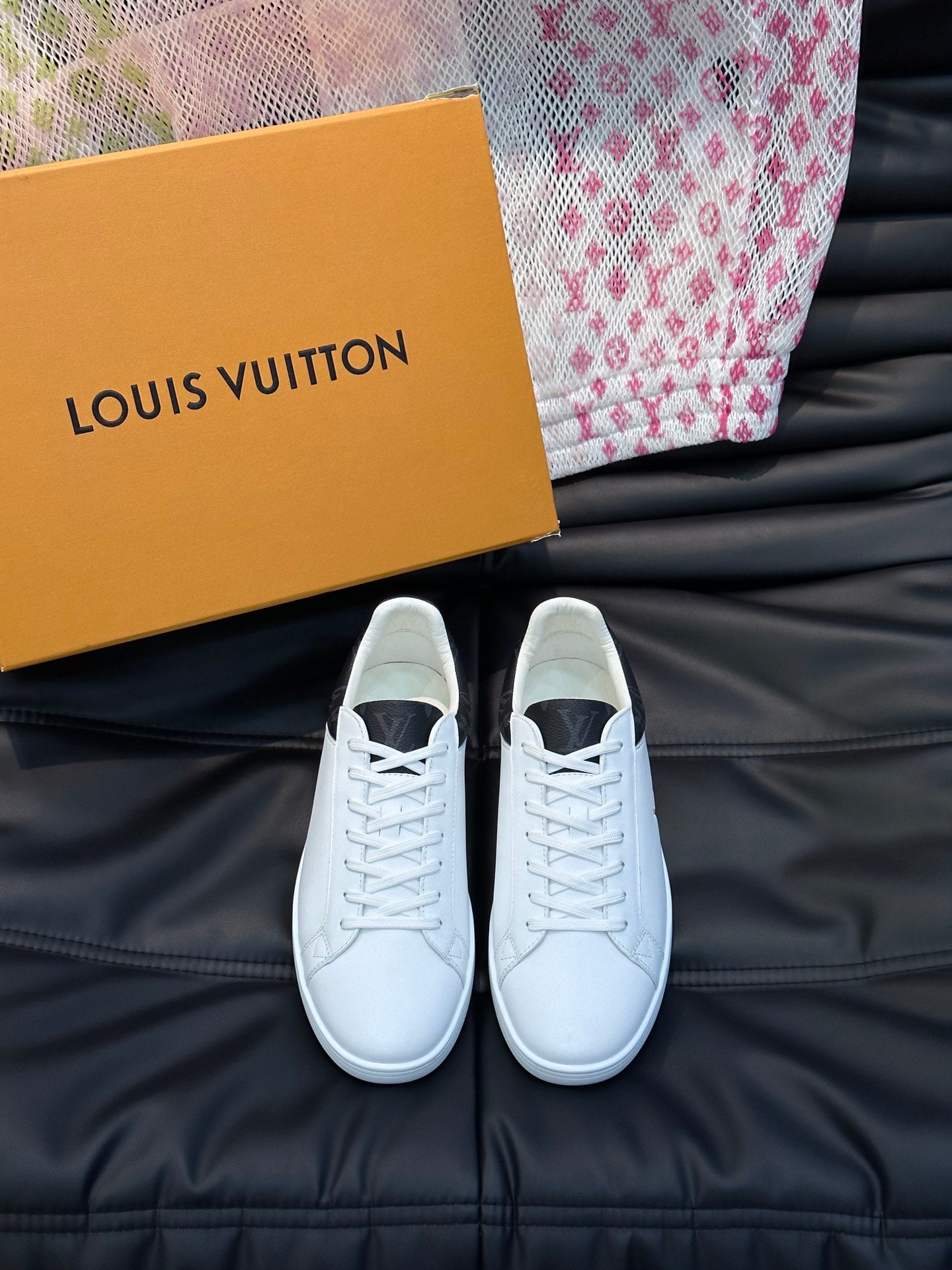 LOUIS VUITTON | SNEAKERS