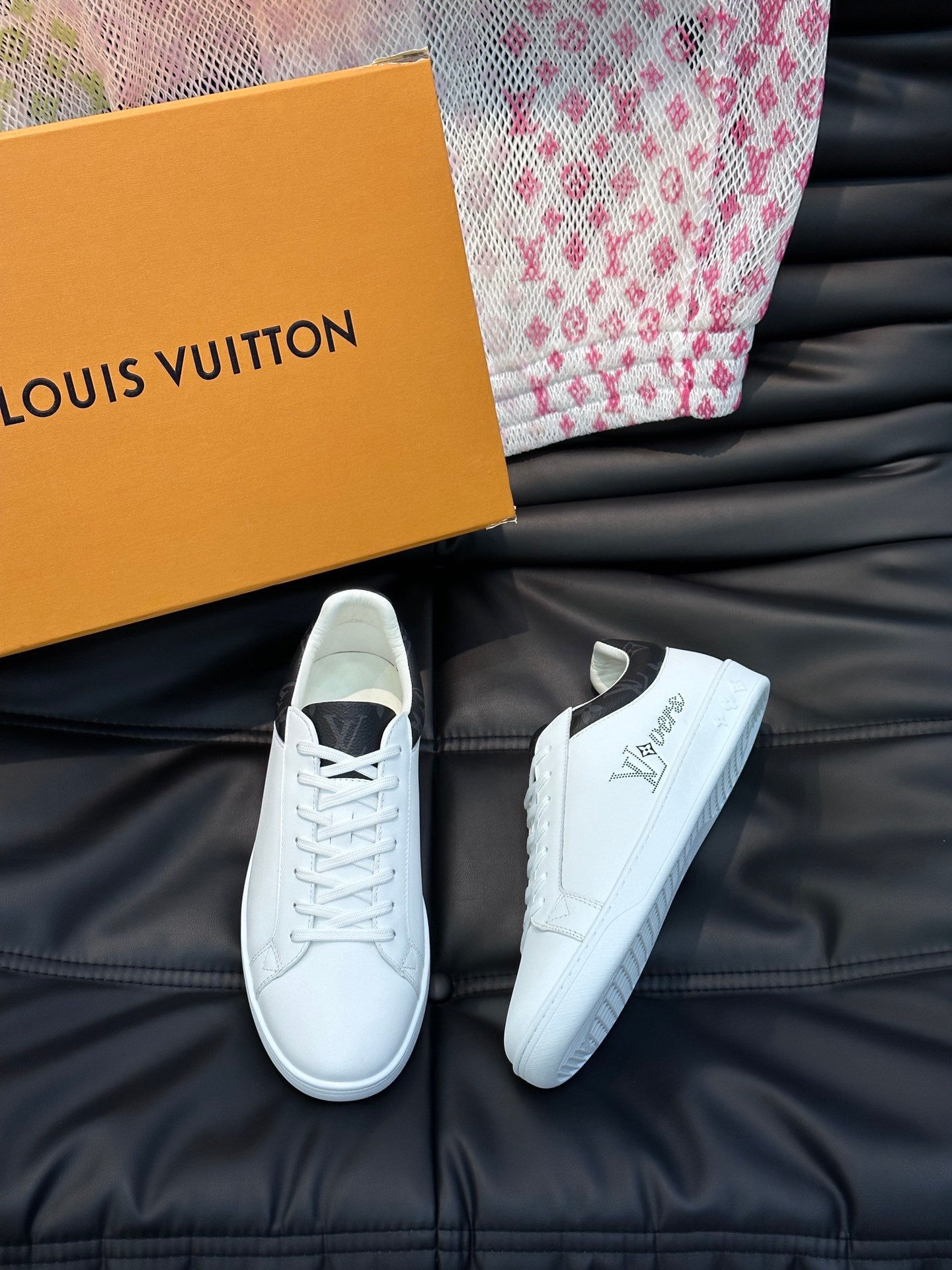 LOUIS VUITTON | SNEAKERS