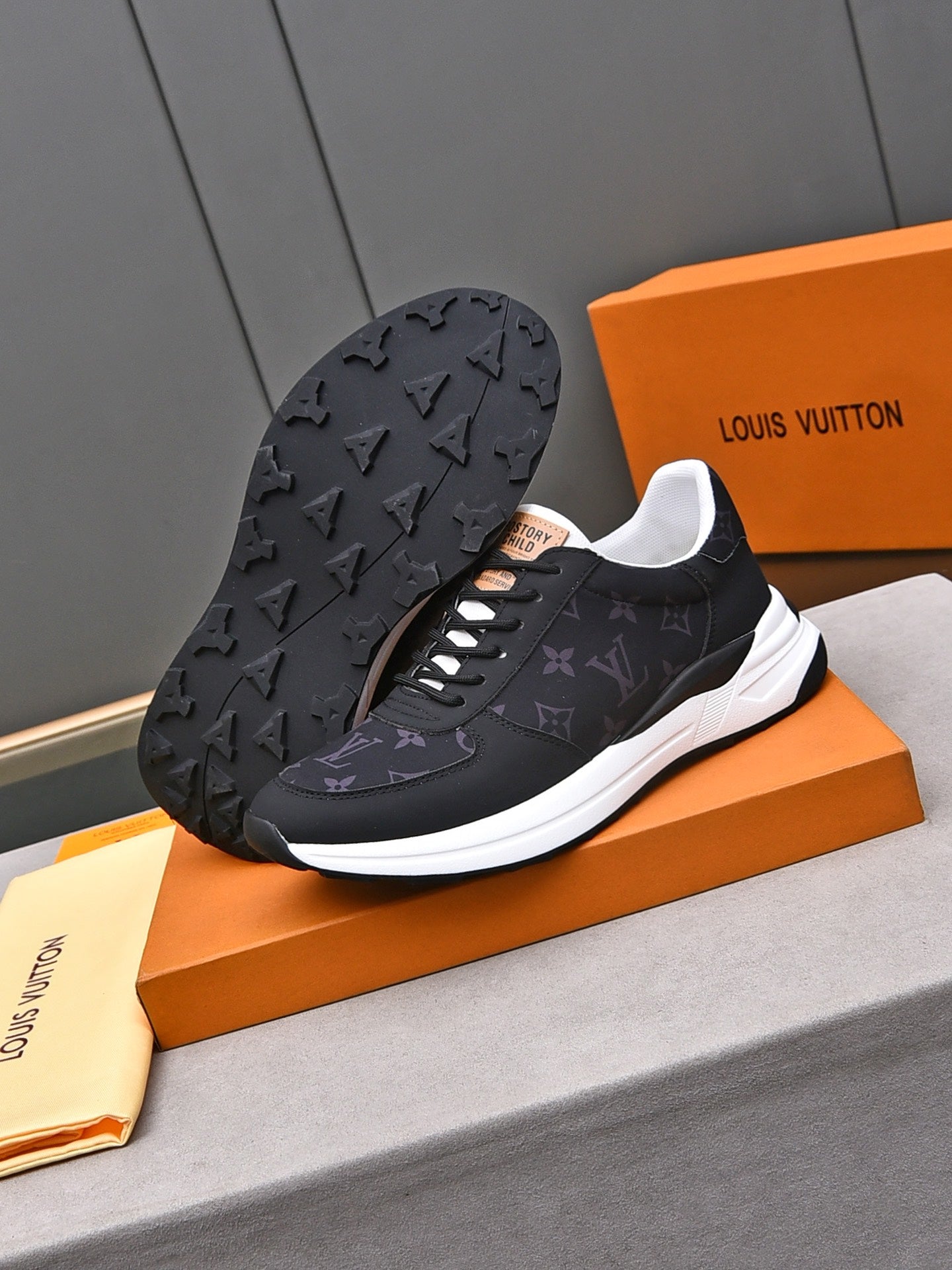 LOUIS VUITTON | BREATHABLE SPORTS SNEAKERS