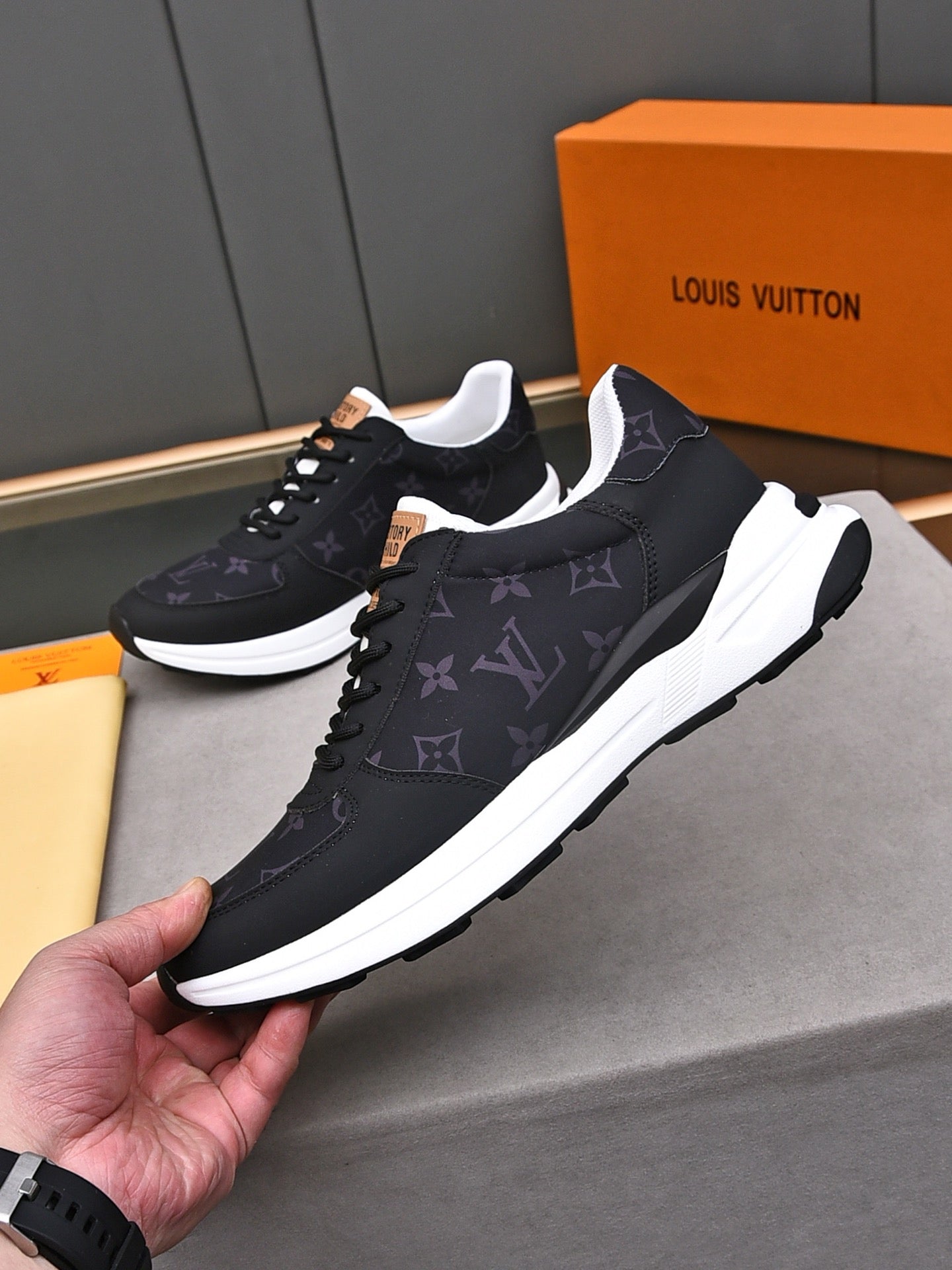 LOUIS VUITTON | BREATHABLE SPORTS SNEAKERS