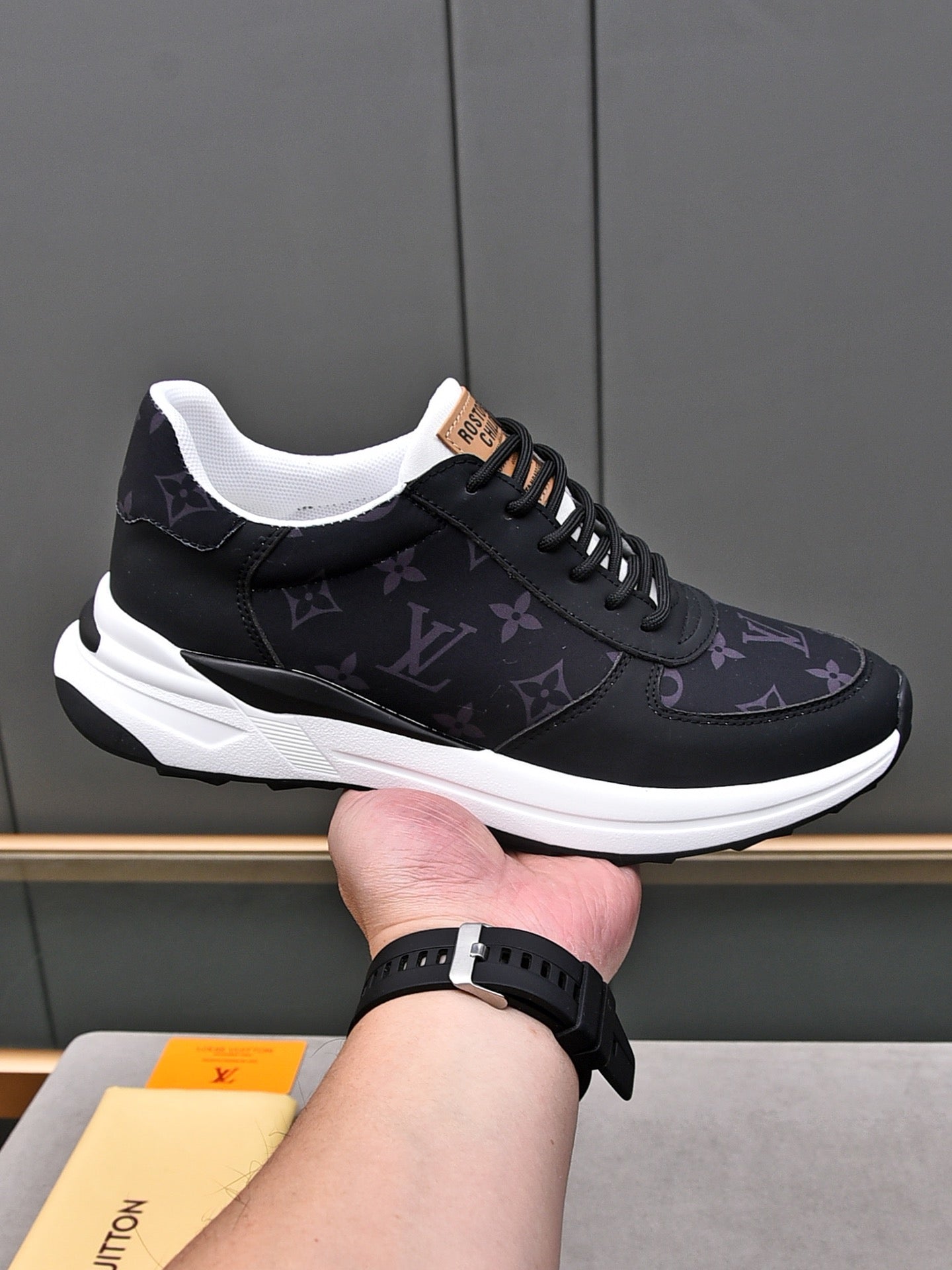 LOUIS VUITTON | BREATHABLE SPORTS SNEAKERS