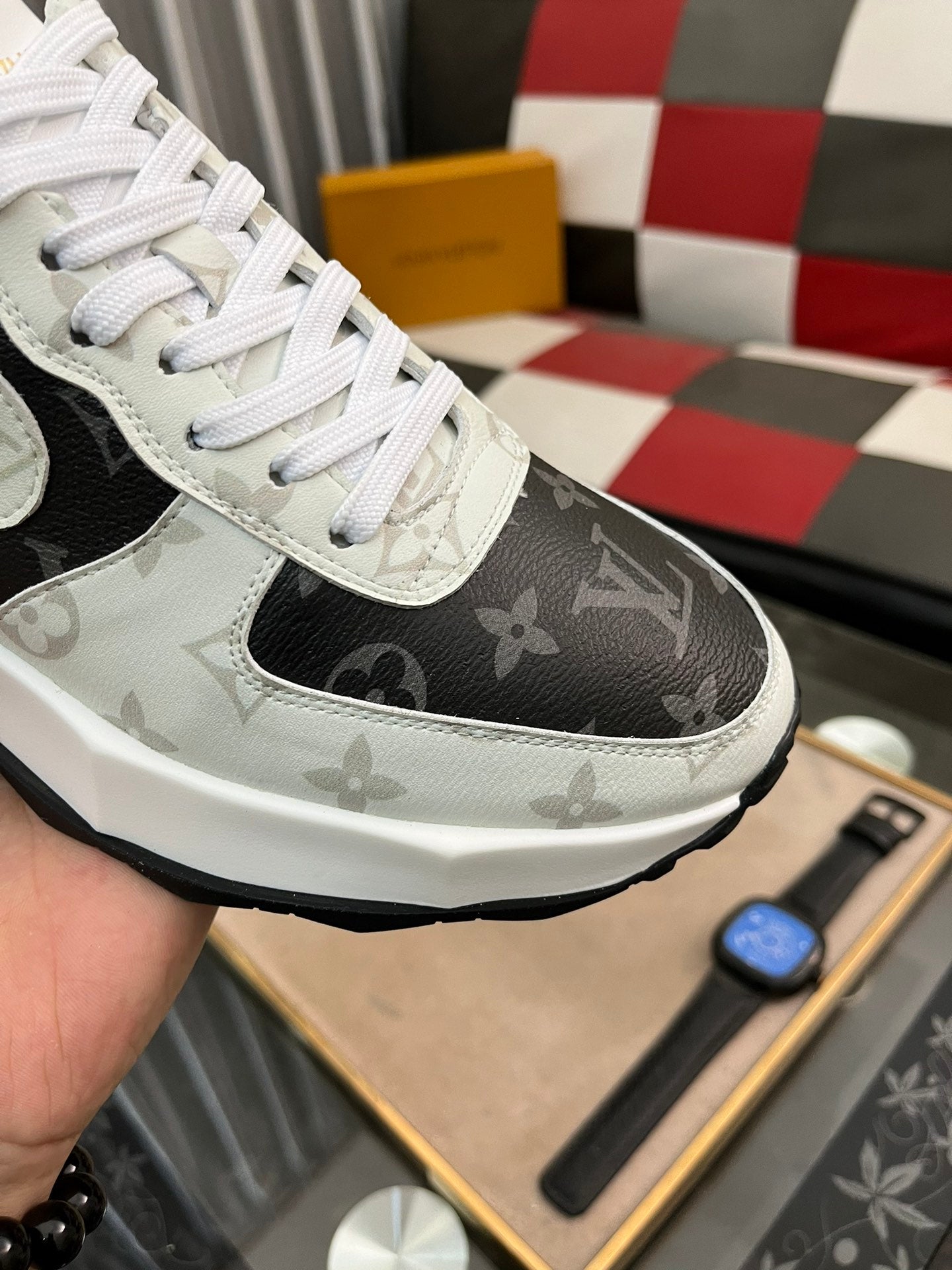 LOUIS VUITTON | CASUAL SPORT SNEAKERS