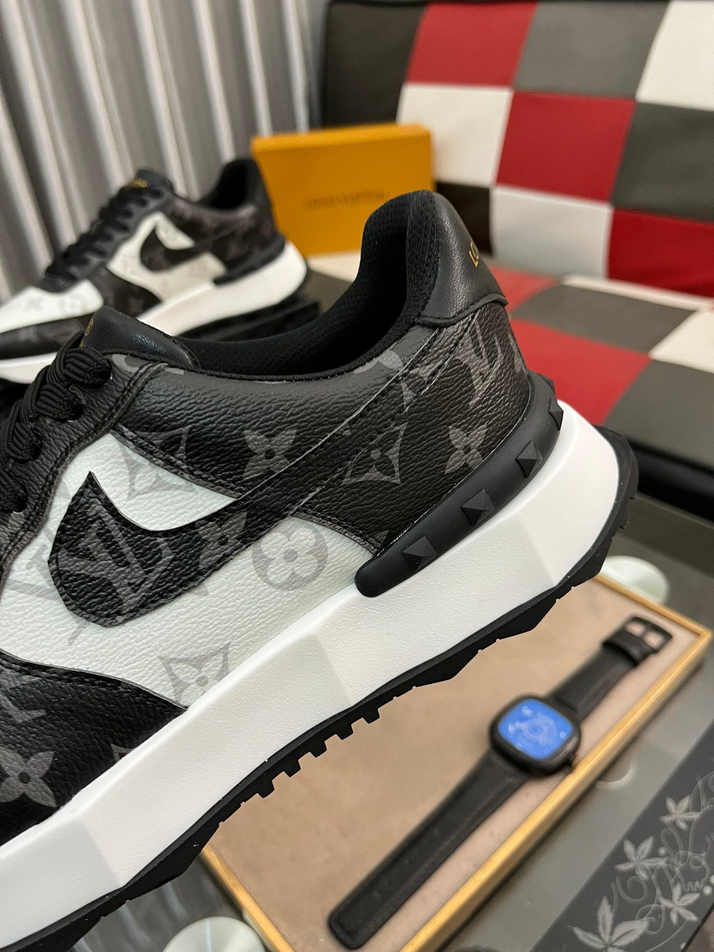 LOUIS VUITTON | CASUAL SPORT SNEAKERS